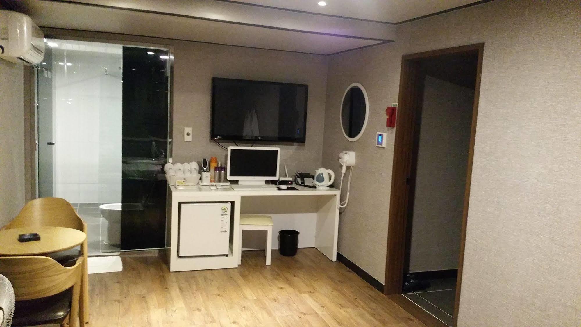 The May Hotel Μπουσάν Εξωτερικό φωτογραφία